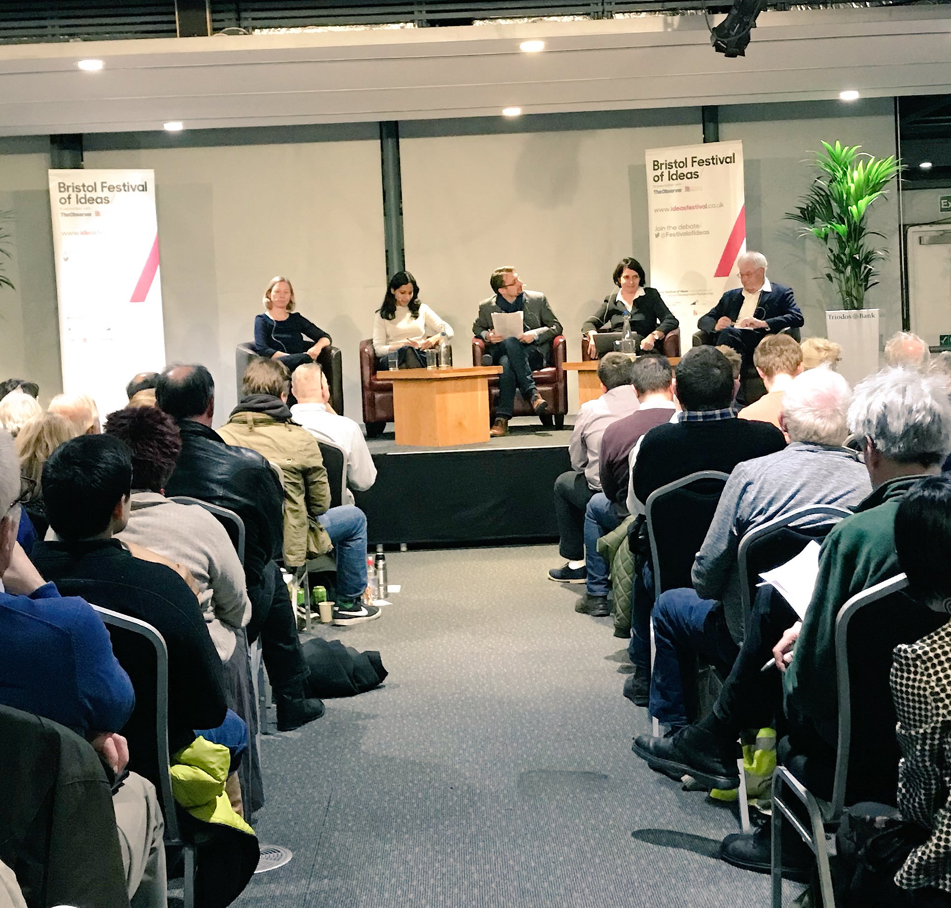 Full house again for stellar panel on ‘Trump, trade and Brexit’ @MoniqueEbell @swatdhingraLSE Alan Winters of @uk_tpo @helene_rey #economicsfest https://t.co/iMhefhtI2M